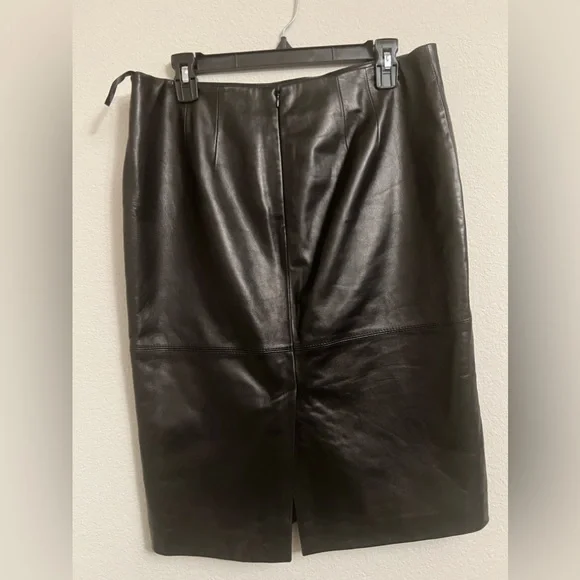 TALBOTS Black Luxe Genuine Leather Pencil Skirt Size 8 EUC (Worn Once) - Picture 3 of 9